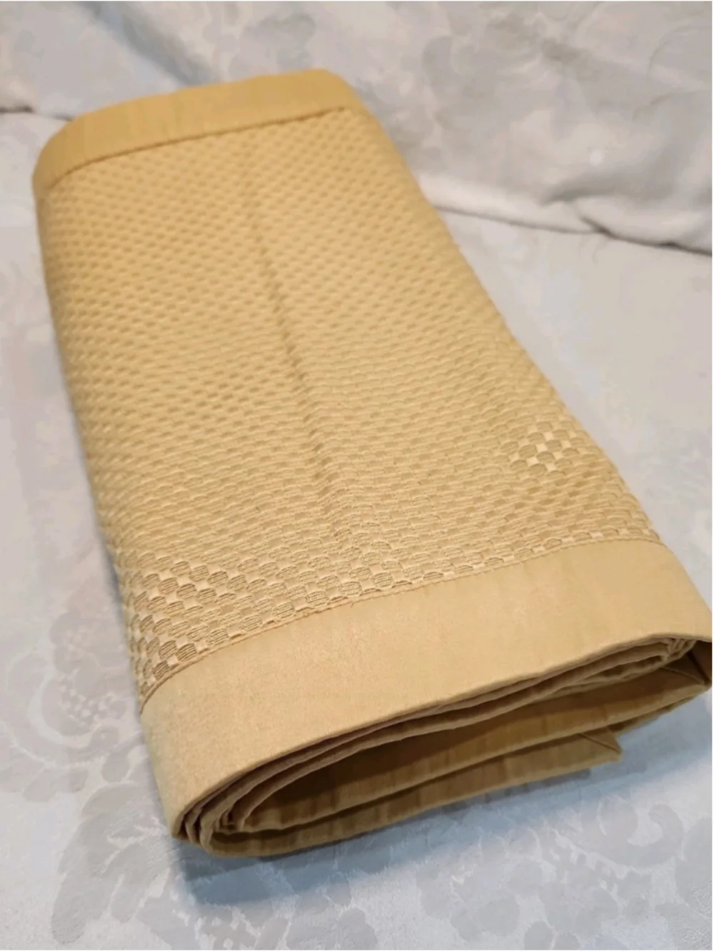 Bed Bath & Beyond Rectangle Woven Placemats Golden Amber Set of 6